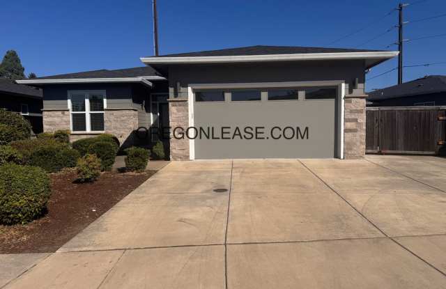 3 Bedrooms | 2 Bathrooms | 1,800 Sq. Ft. | RV Parking | Large Bonus Room - 25 West Dean Avenue, Lane County, OR 97404
