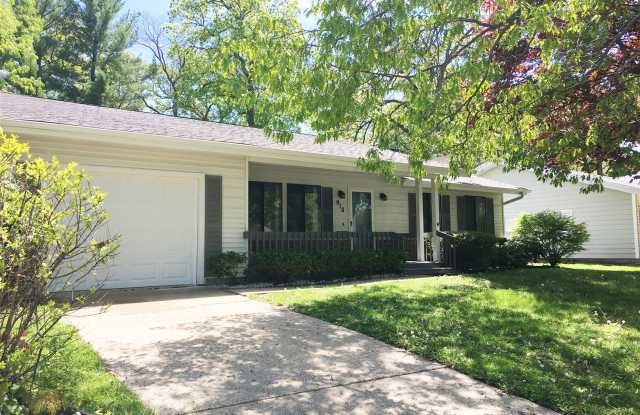918 N Oakwood Dr - 918 West Oakwood Drive, McHenry, IL 60050