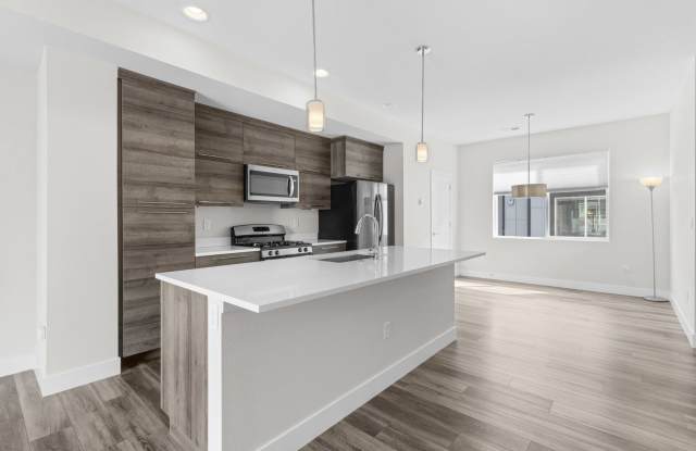 Spacious 3BD/2.5BA Home in Lakewood, CO! Gallery 1