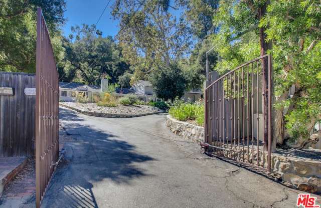 2259 MANDEVILLE CANYON Road Gallery 2