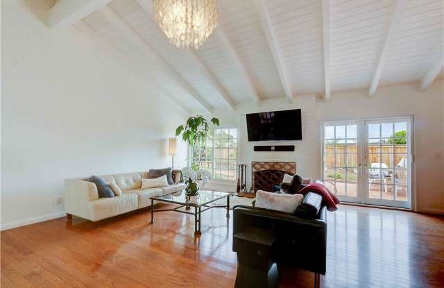 2351 Mesa Drive Gallery 3