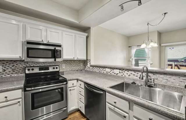 Bright Littleton Townhome with Vaulted Ceilings & Fireplace photos photos Bright Littleton Townhome with Vaulted Ceilings & Fireplace photos photos