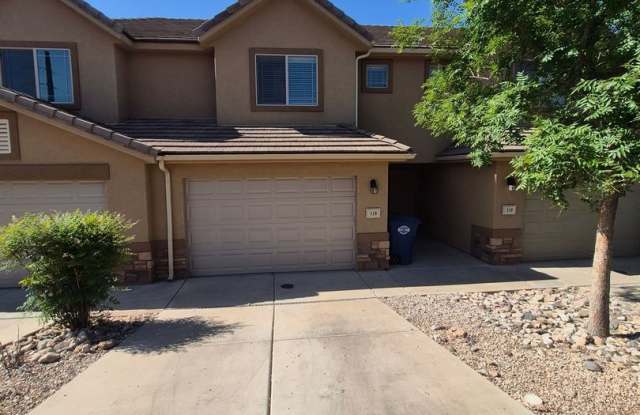 Remodeled 3 Bed / 2.5 Bath Townhome in Great Location Gallery 1