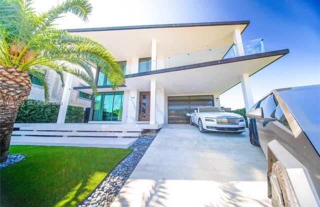 7520 W Treasure Dr photos photos