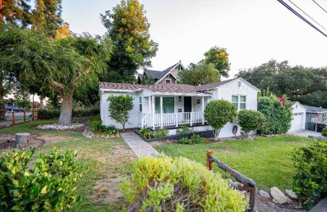 Charming Bungalow with King Size Bed photos photos Charming Bungalow with King Size Bed photos photos