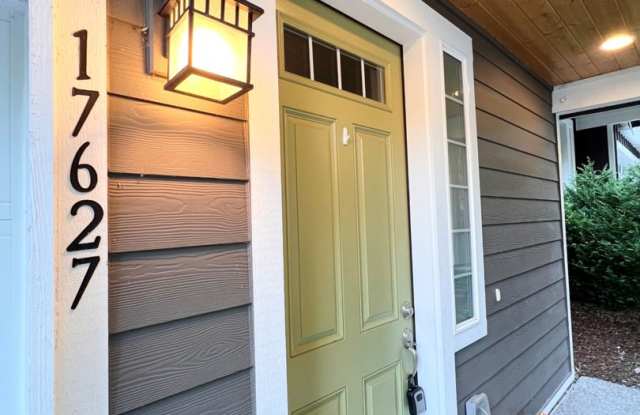 Spacious North Bothell Home Backing Greenbelt with EV Charger! Gallery 4