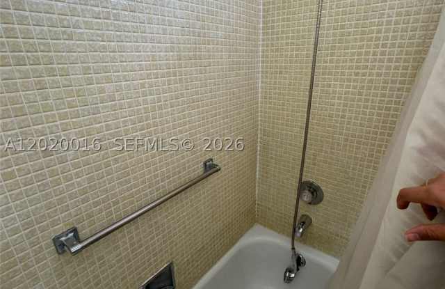 221 Kent M Gallery 2