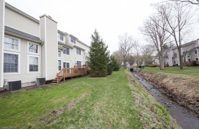 12 MC MANUS CT - 12 McManus Ct, Essex County, NJ 07052