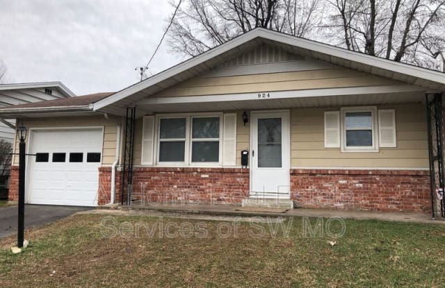 924 W Woodridge Gallery 1