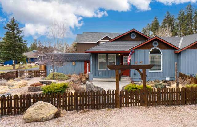 Single Level Duplex with Great Flow and Finishes - 747 East Black Butte Avenue, Sisters, OR 97759