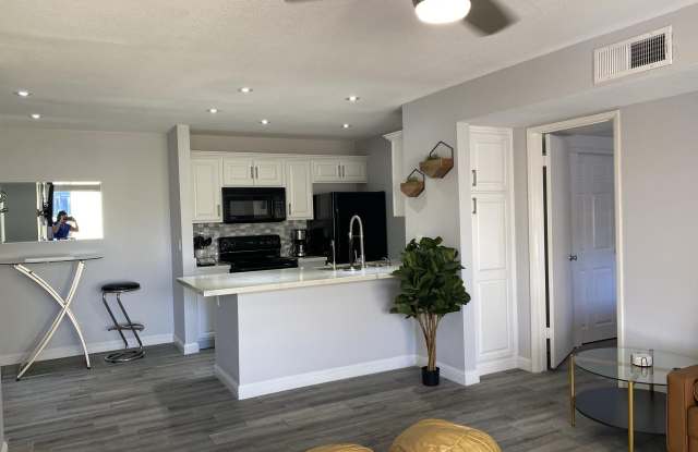8055 E THOMAS Road Gallery 4