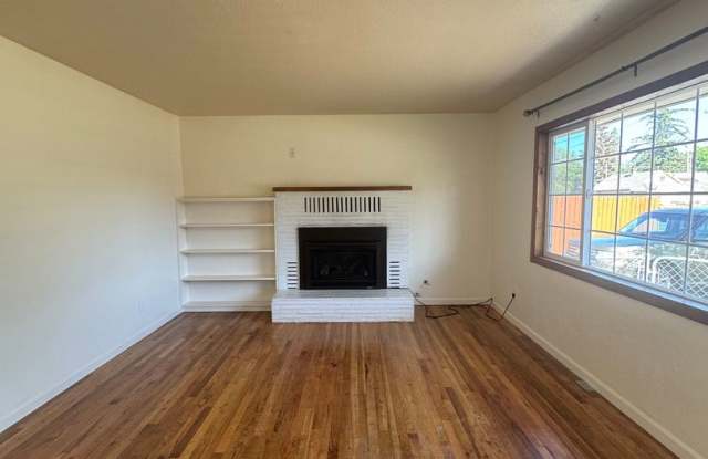 3 bed 1 bath with large back yard - ONE SMALL PET CONSIDERED! photos photos