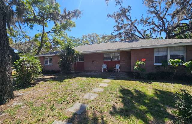 Charming 2-Bedroom, 1-Bathroom Duplex with Fenced-In Backyard  Convenient Location - 5306 Oakwood Court, East Lake-Orient Park, FL 33610