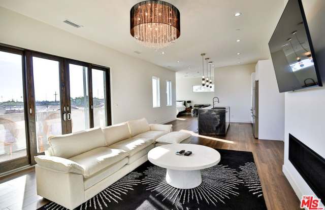 8505 Belford Ave photos photos