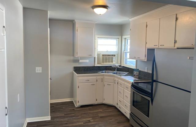 A must see!!! This spacious and newely updated 3 bed, 1 bath single family home !! photos photos