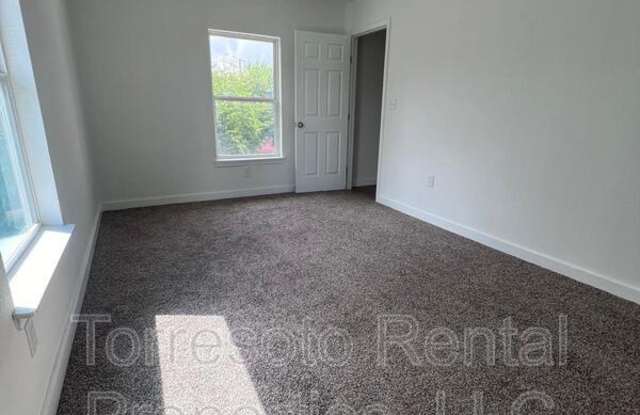 224 W Pyron Ave photos photos