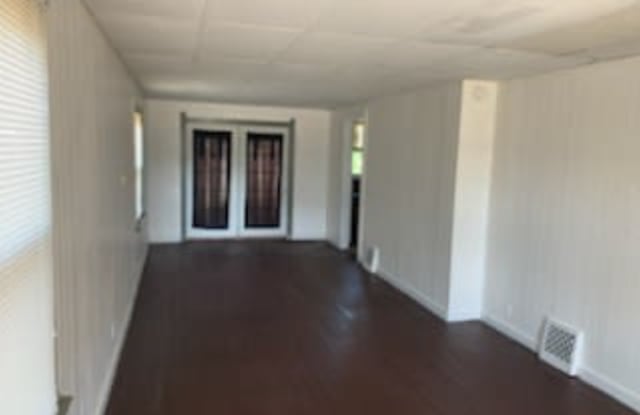 647 E Broadway St Gallery 3