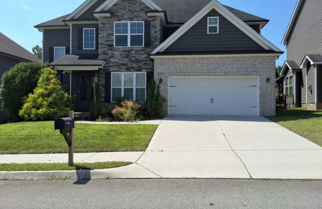 West Knoxville 37922 - 4 bedroom, 3 bath home - Contact Sharon Arnwine (865) 313-7215 Gallery 1