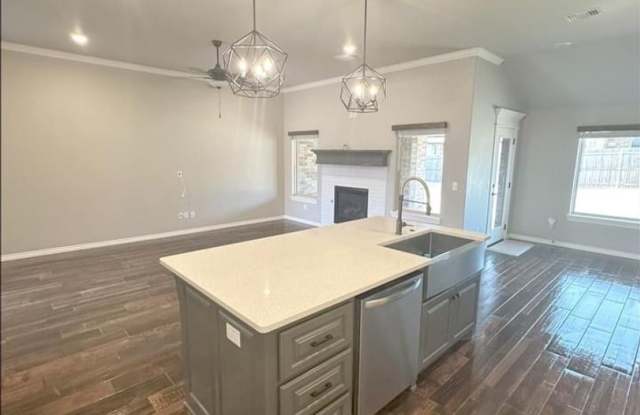 4 Bedroom Home in Edmond Gallery 3