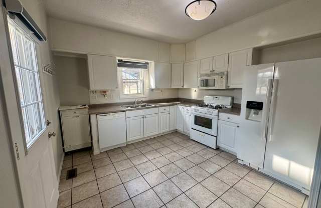 Newly Remodeled Southside 2B house with Garage photos photos