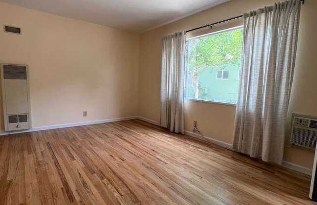 Spacious 1+1 in Burbank photos photos