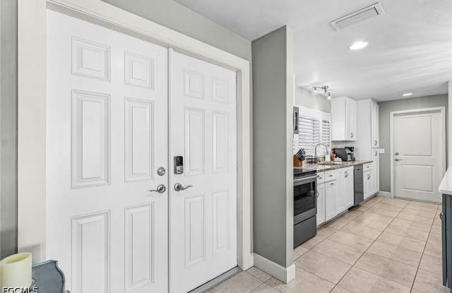 5129 York Court Gallery 1