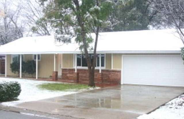 Large 3 Bedroom Home In Enterprise Area photos photos