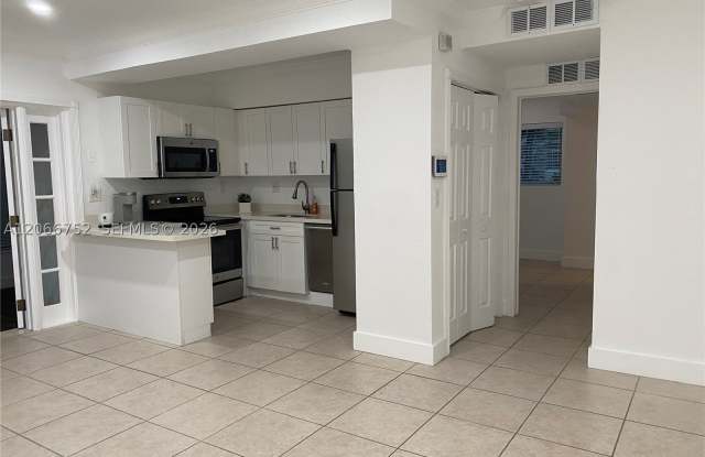 1 Edgewater Dr photos photos