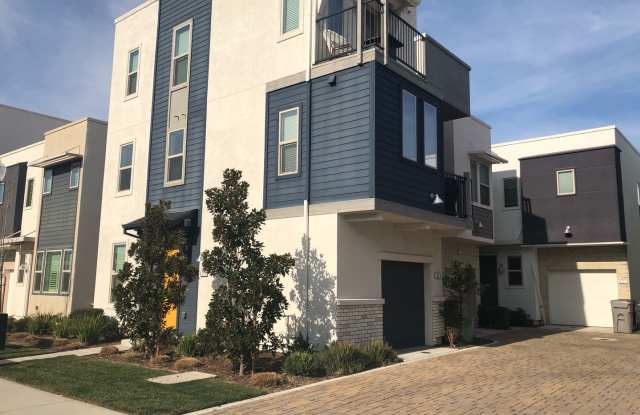 Mid-town (THE MILLS) Stunning Tri-Level  (PLEASE READ ENTIRE AD FOR SHOWINGS & DETAILS) Gallery 1