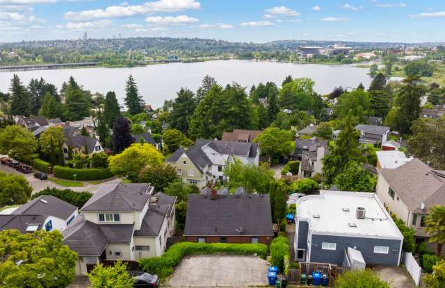 Historic Laurelhurst Home ~ Quiet Neighborhood~ Stunning Water View! 4 Mins to U Village/UW Gallery 4