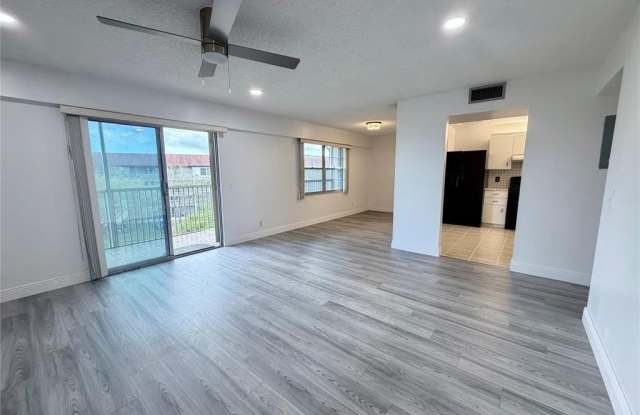 801 SW 133rd Ter photos photos