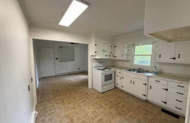3 Bed/1.5 Bath House Gallery 4