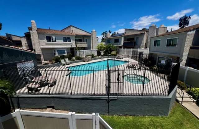 1720 Melrose Avenue - 37 photos photos