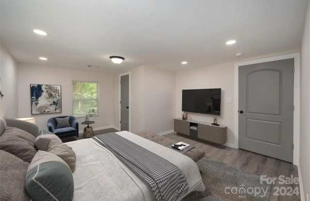 Room in 3 Bedroom Home at W Bank St photos photos