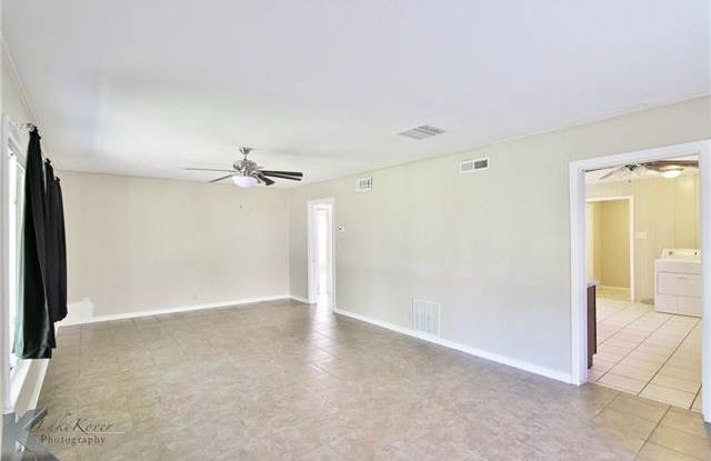 541 EN 21st Street - 541 en 21st St, Abilene, TX 79601