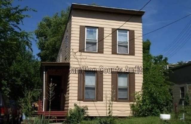 Wonderful family home on Dead end street. West Price Hill. Fully Updated 3-4 BR. photos photos