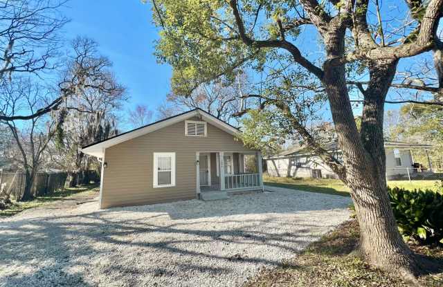 Beautifully Remodeled 3/2 Gallery 2