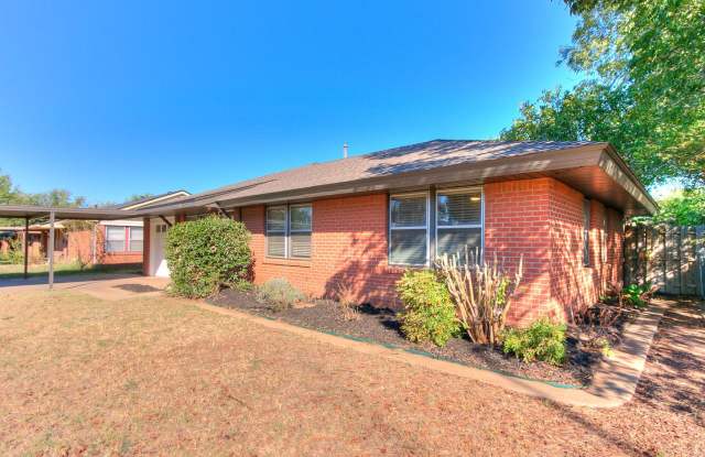 Clean 3 bed 2 bath brick home with garage and shop for lease Gallery 3
