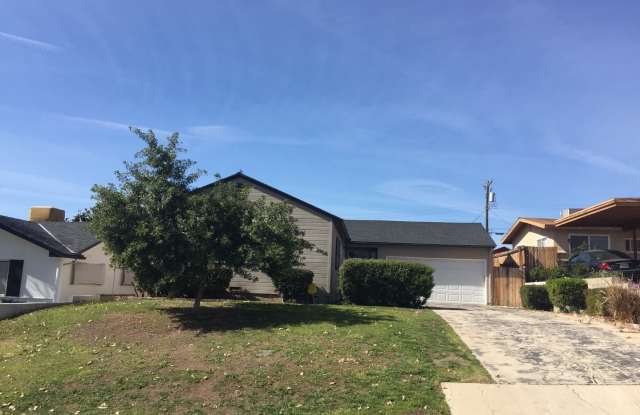 3 Bed / 1 Bath Home Near Bakersfield College – $1,725 + Deposit photos photos