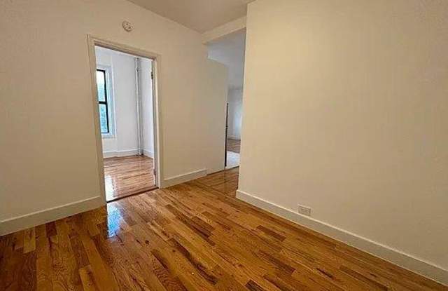 1005 Walton Avenue Gallery 4