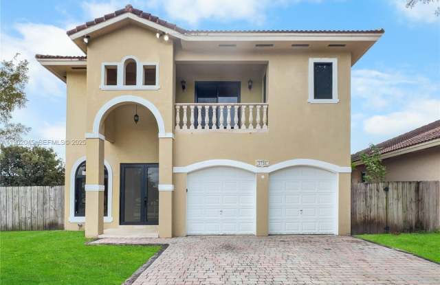 1736 NE 9th Dr photos photos