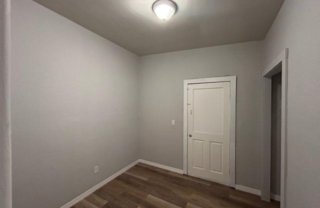 3 Bed 2 Bath Home in Jacksonville with Fireplace & Attached Garage, Pet Friendly Gallery 4