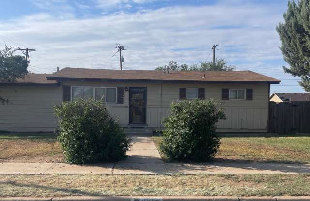 Move in Special! $200 off First Month! Adorable 2 Bedroom with 2 Car Garage Close to Hospitals and TTU! photos photos