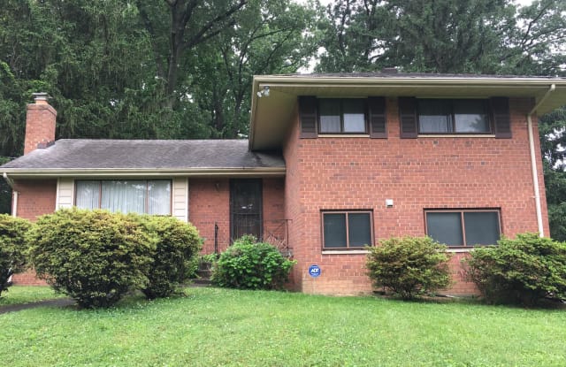 6451 QUEEN ANNE TERRACE - 6451 Queen Anne Terrace, Lake Barcroft, VA 22044