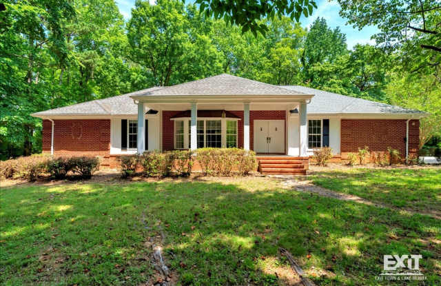 Amazing 4 Bedroom, 3 Bath Home With 2 Kitchens! - 924 Forest Lane, Mecklenburg County, VA 23970