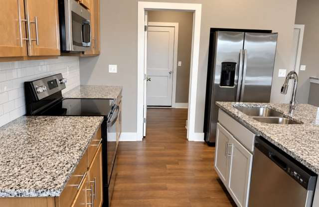 Spacious 5-Bedroom Home with Basement & Huge Yard Gallery 3