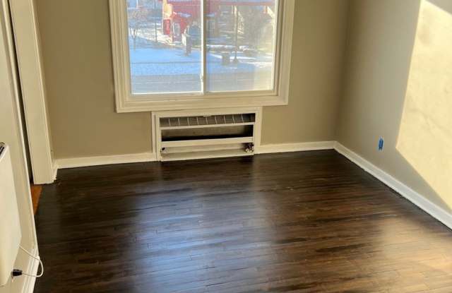 Cozy 2BR 2nd Floor Apartment in Warren photos photos