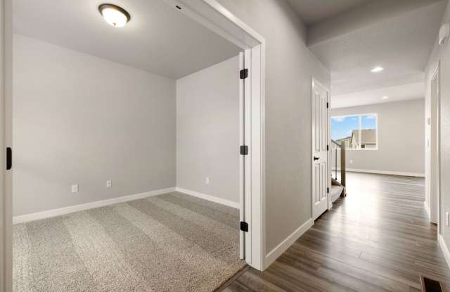 Beautiful 3-Bedroom Home with Modern Finishes & 2-Car Garage! Gallery 3