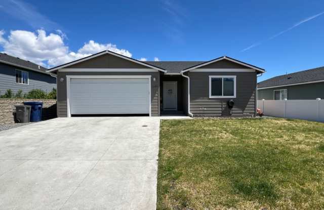 3 bed/2 bath rambler style home! Double garage, fenced back yard  A/C! photos photos