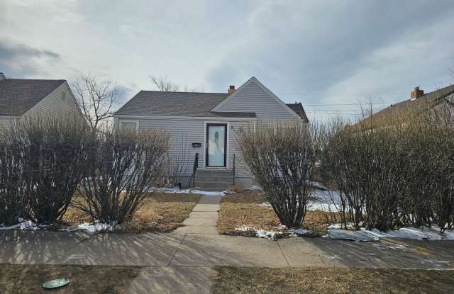 915 W 28th St photos photos